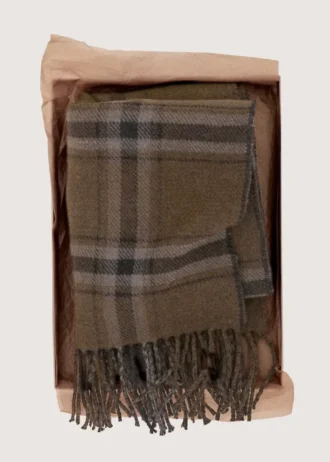 Szalik w kratkę z frędzlami