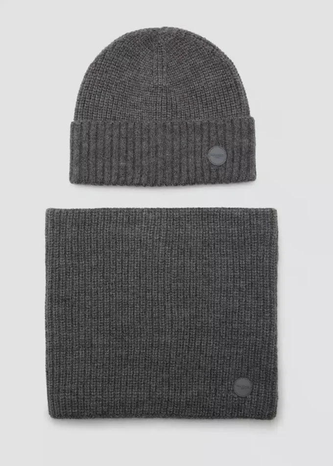 Dzianinowa czapka z podwiniętym brzegiem Dzianinowa czapka z podwiniętym brzegiem