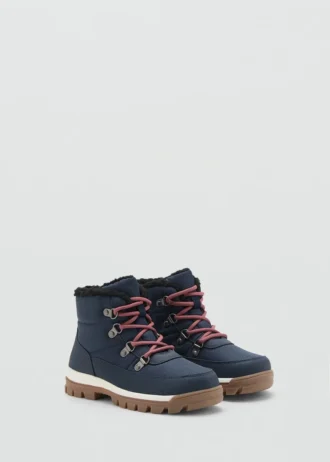 Sznurowane buty górskie