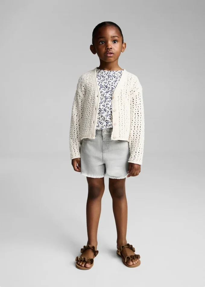 Szorty jeansowe z postrzępionym brzegiem Szorty jeansowe z postrzępionym brzegiem