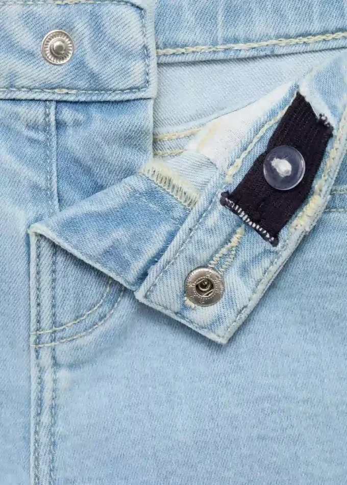 Szorty jeansowe z postrzępionym brzegiem Szorty jeansowe z postrzępionym brzegiem