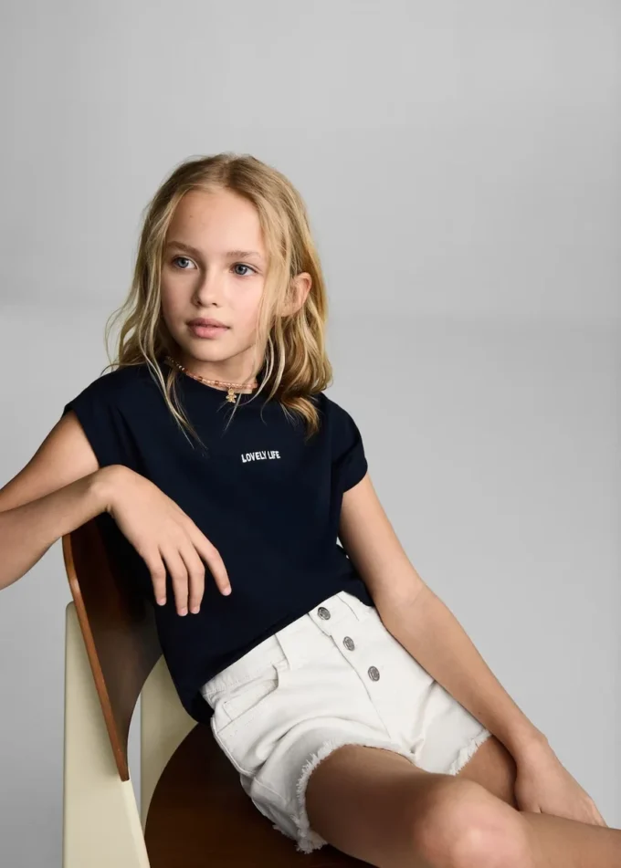 Szorty jeansowe z postrzępionym brzegiem Szorty jeansowe z postrzępionym brzegiem