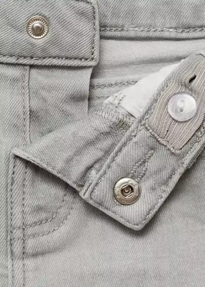 Szorty jeansowe z postrzępionym brzegiem Szorty jeansowe z postrzępionym brzegiem