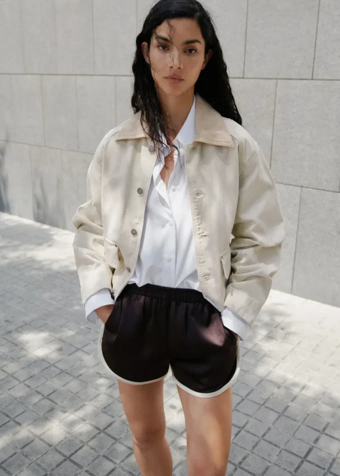 Szorty z kontrastowymi wykończeniami Szorty z kontrastowymi wykończeniami