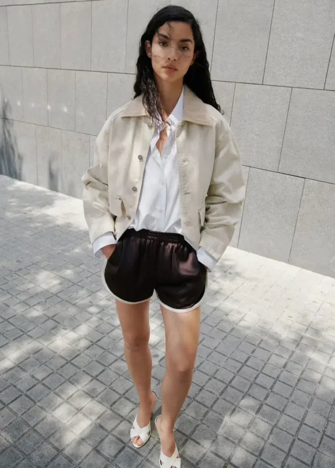 Szorty z kontrastowymi wykończeniami Szorty z kontrastowymi wykończeniami