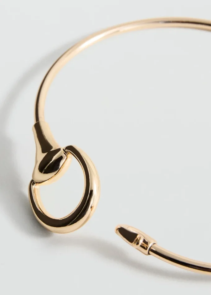 Sztywny kołnierzyk typu choker