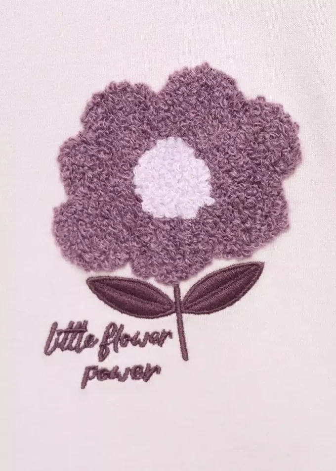 T-shirt z haftowanym detalem T-shirt z haftowanym detalem