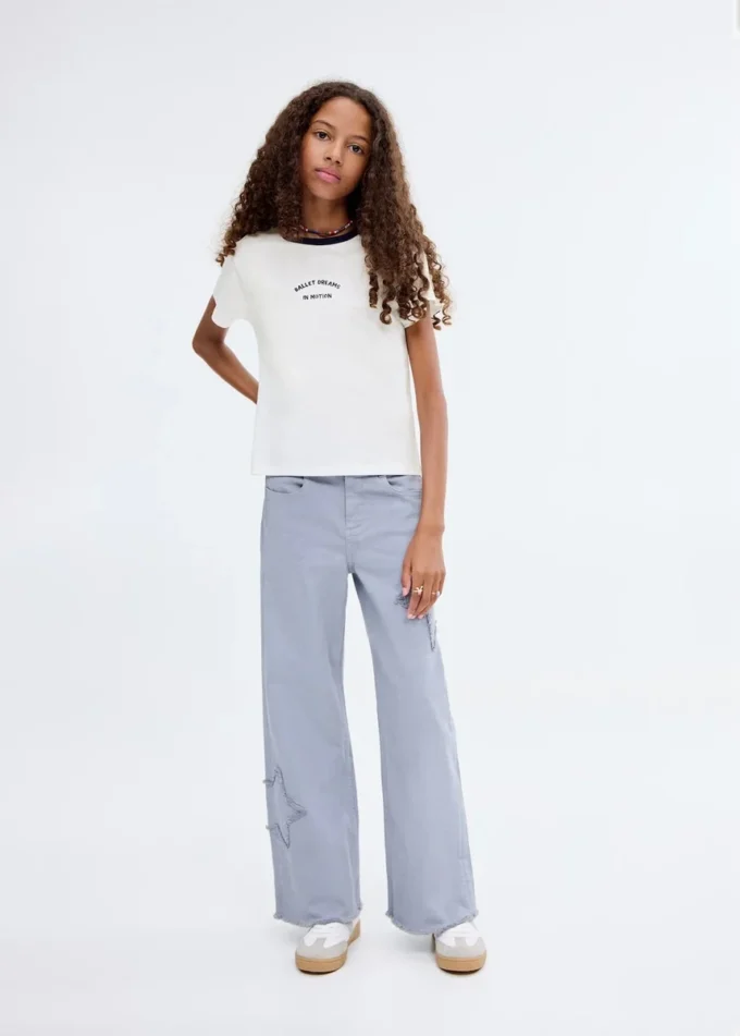 T-shirt z haftowanym kontrastowym kołnierzem T-shirt z haftowanym kontrastowym kołnierzem