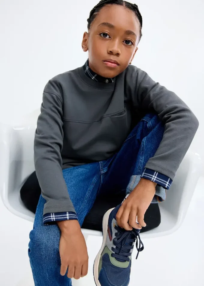 T-shirt z kieszenią i detalami szwów T-shirt z kieszenią i detalami szwów