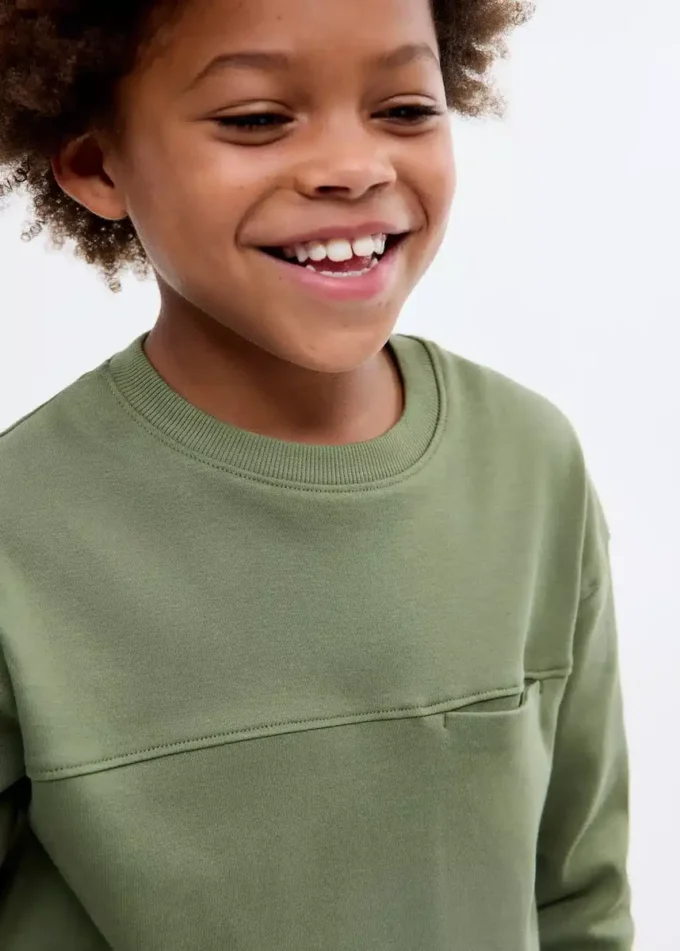 T-shirt z kieszenią i detalami szwów T-shirt z kieszenią i detalami szwów