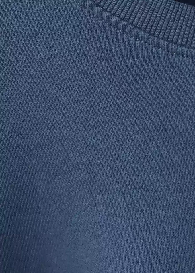 T-shirt z kieszenią i detalami szwów T-shirt z kieszenią i detalami szwów