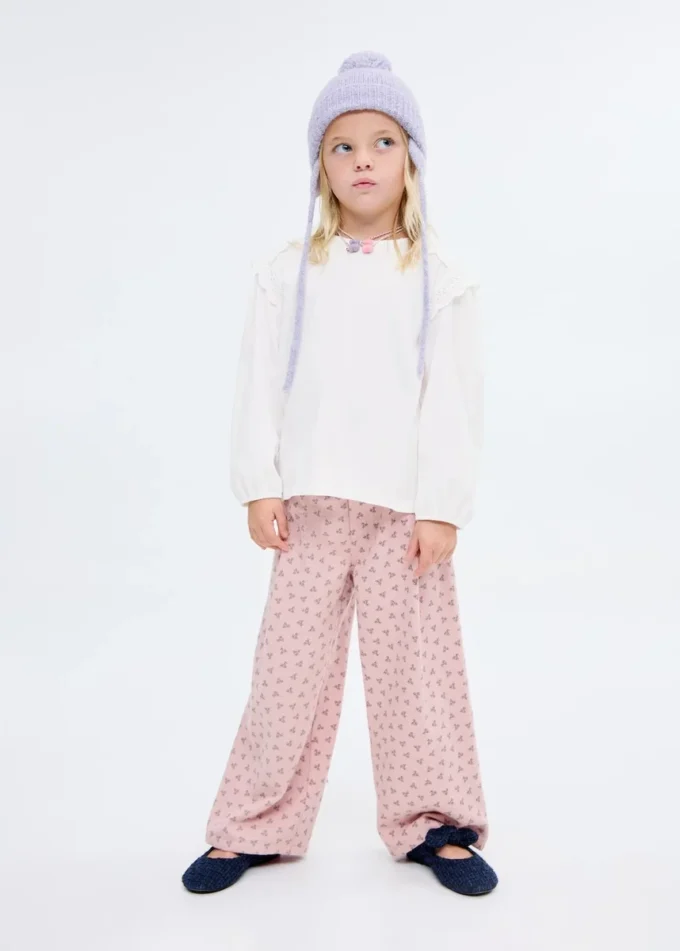 T-shirt z koronkowymi detalami T-shirt z koronkowymi detalami