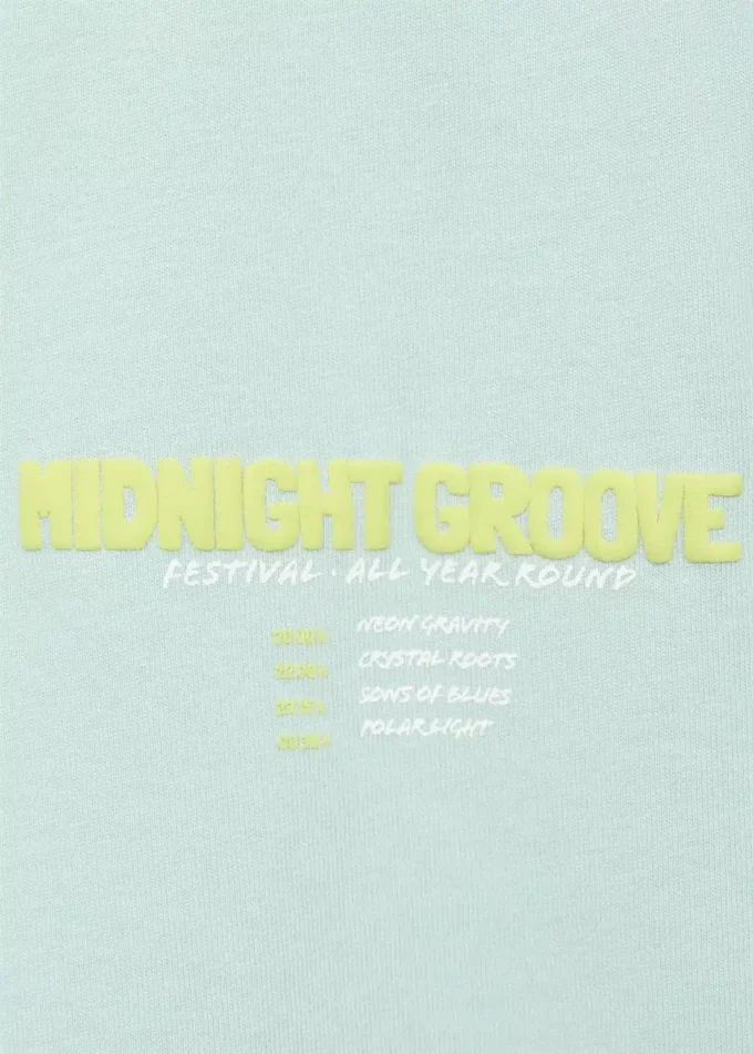 T-shirt z nadrukowanymi wytłoczonymi literami T-shirt z nadrukowanymi wytłoczonymi literami