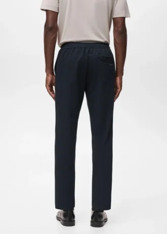 Techniczne spodnie dresowe o strukturalnym kroju