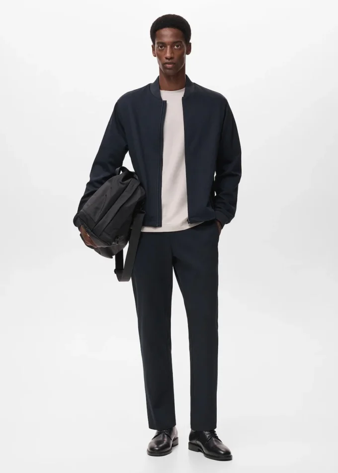 Techniczne spodnie dresowe o strukturalnym kroju Techniczne spodnie dresowe o strukturalnym kroju