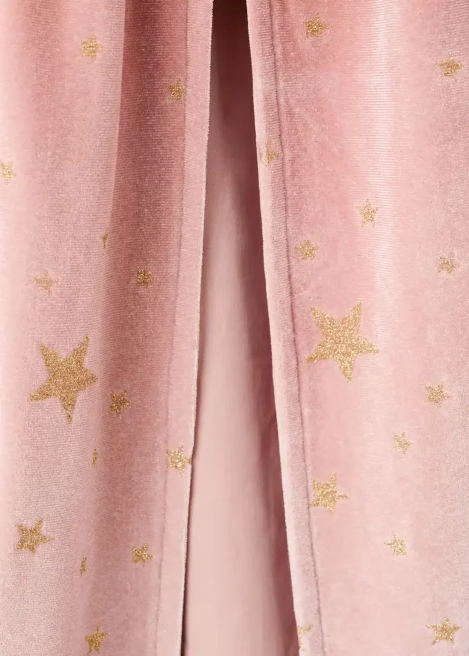 Tiulowa peleryna z brokatowymi gwiazdkami Tiulowa peleryna z brokatowymi gwiazdkami