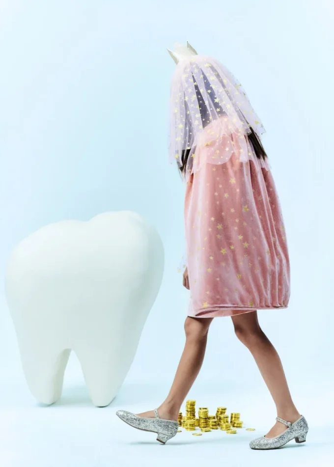 Tiulowa peleryna z brokatowymi gwiazdkami Tiulowa peleryna z brokatowymi gwiazdkami