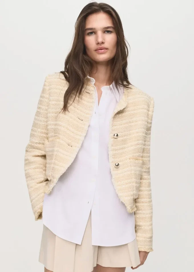 Tweedowa marynarka z guzikami imitującymi klejnoty Tweedowa marynarka z guzikami imitującymi klejnoty