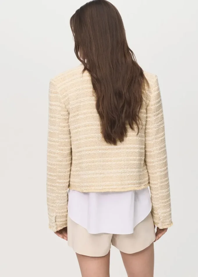 Tweedowa marynarka z guzikami imitującymi klejnoty Tweedowa marynarka z guzikami imitującymi klejnoty