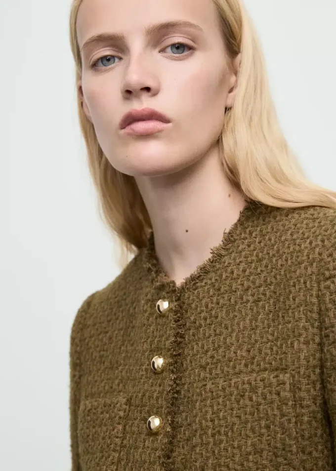Tweedowa marynarka z guzikami imitującymi klejnoty Tweedowa marynarka z guzikami imitującymi klejnoty
