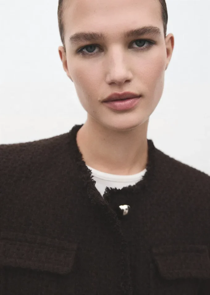 Tweedowa marynarka z postrzępionymi końcami Tweedowa marynarka z postrzępionymi końcami