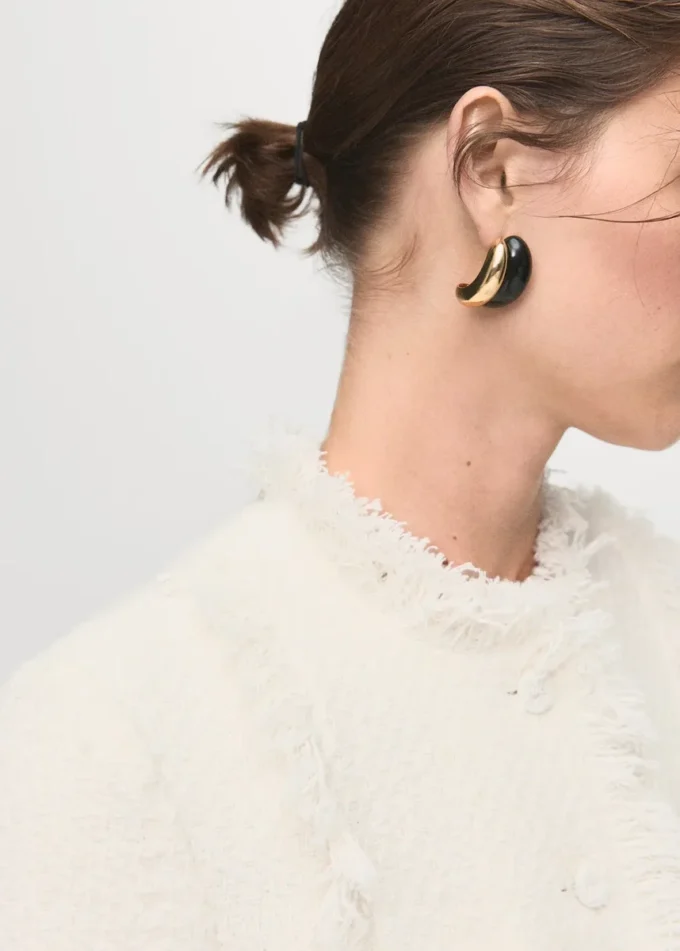 Tweedowa marynarka z postrzępionymi końcami Tweedowa marynarka z postrzępionymi końcami