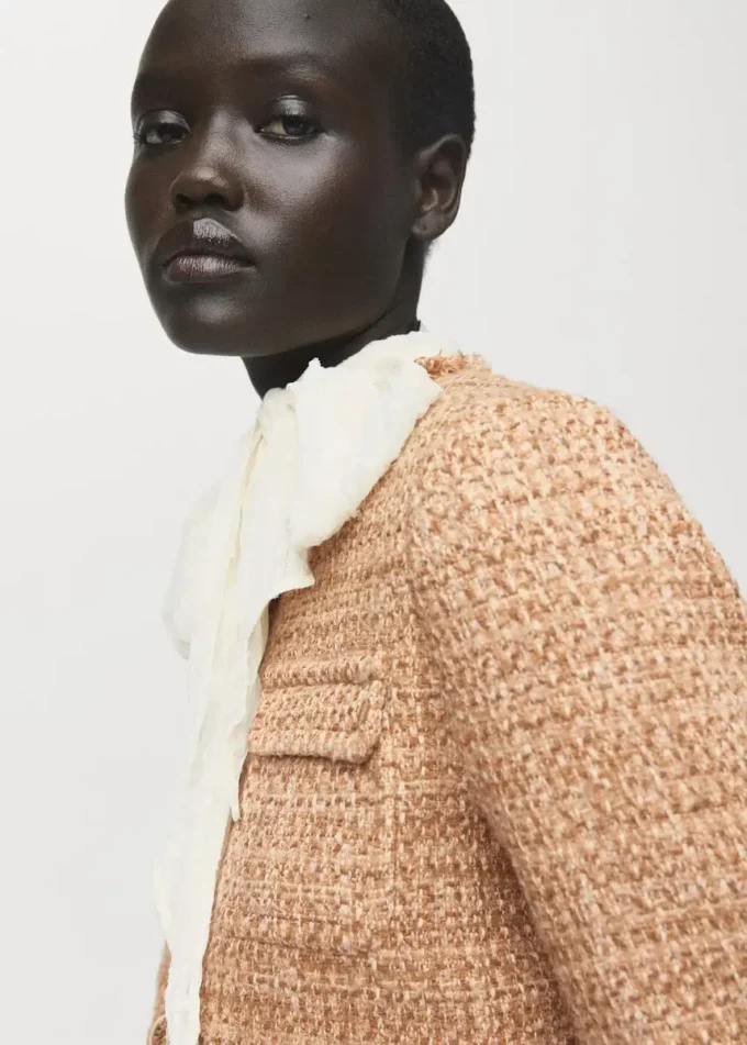 Tweedowa marynarka z postrzępionymi końcami Tweedowa marynarka z postrzępionymi końcami