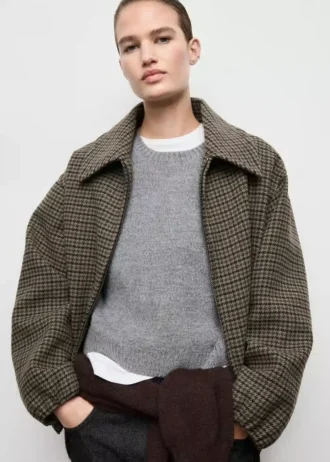 weniana kurtka w pepitk 1 1 330x462 - Wełniana kurtka w pepitkę