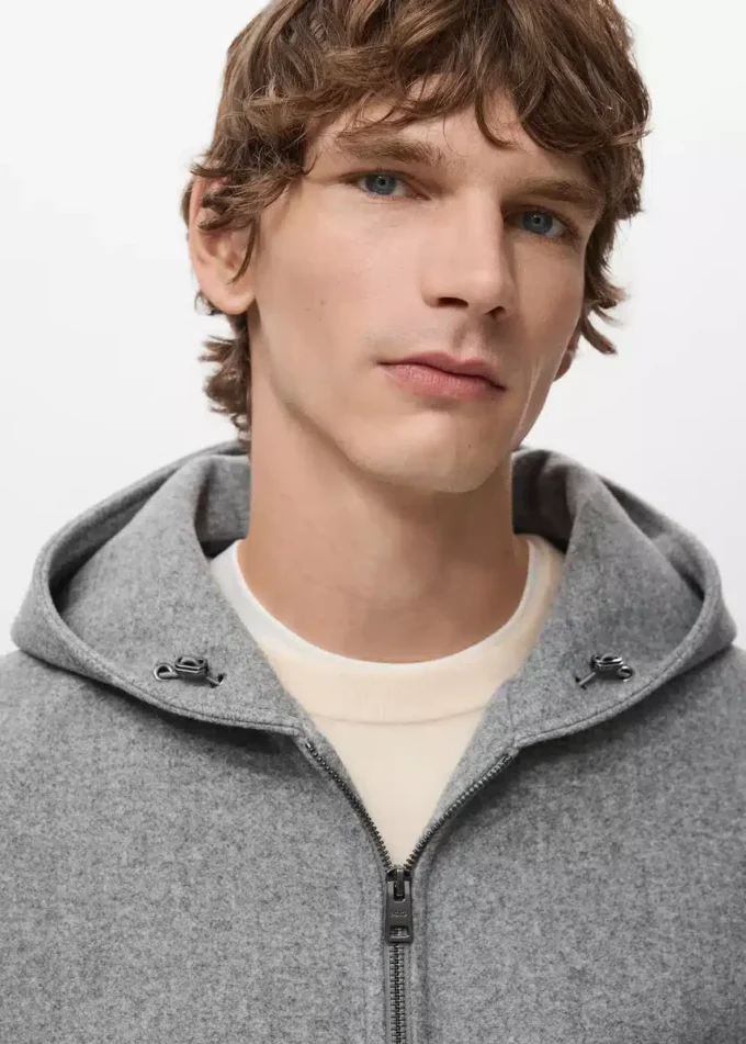 Wełniany płaszcz z kapturem Wełniany płaszcz z kapturem