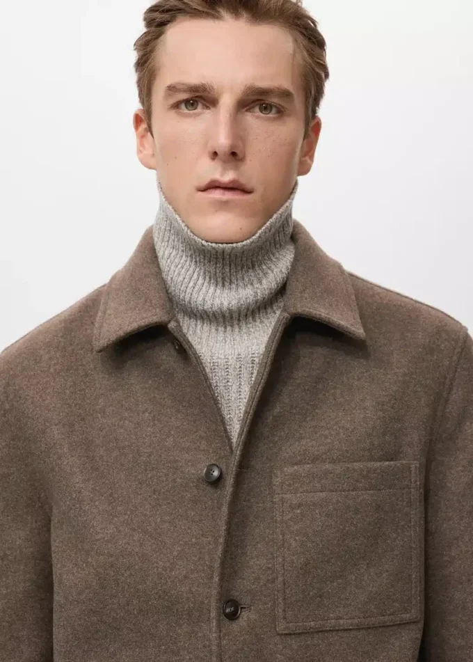 Wełniany płaszcz z kieszeniami Wełniany płaszcz z kieszeniami