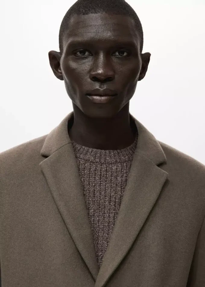 Wełniany płaszcz z odpinanym kołnierzem wewnętrznym Wełniany płaszcz z odpinanym kołnierzem wewnętrznym