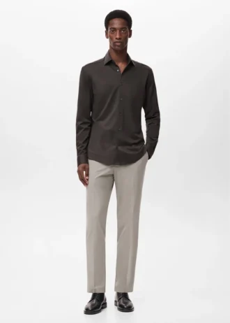 Wygodna, nie wymagająca prasowania koszula z elastycznego materiału