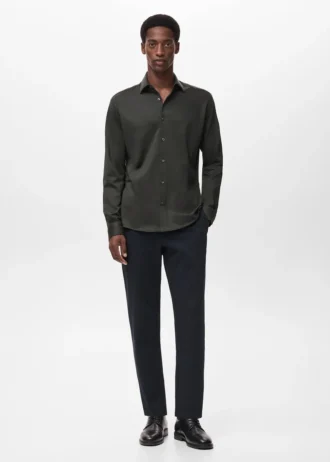 Wygodna, nie wymagająca prasowania koszula z elastycznego materiału Wygodna, nie wymagająca prasowania koszula z elastycznego materiału