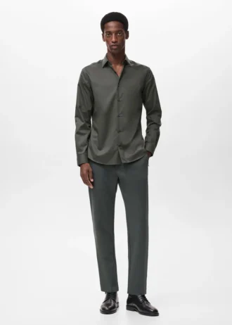 Wygodna, nie wymagająca prasowania koszula z elastycznego materiału Wygodna, nie wymagająca prasowania koszula z elastycznego materiału