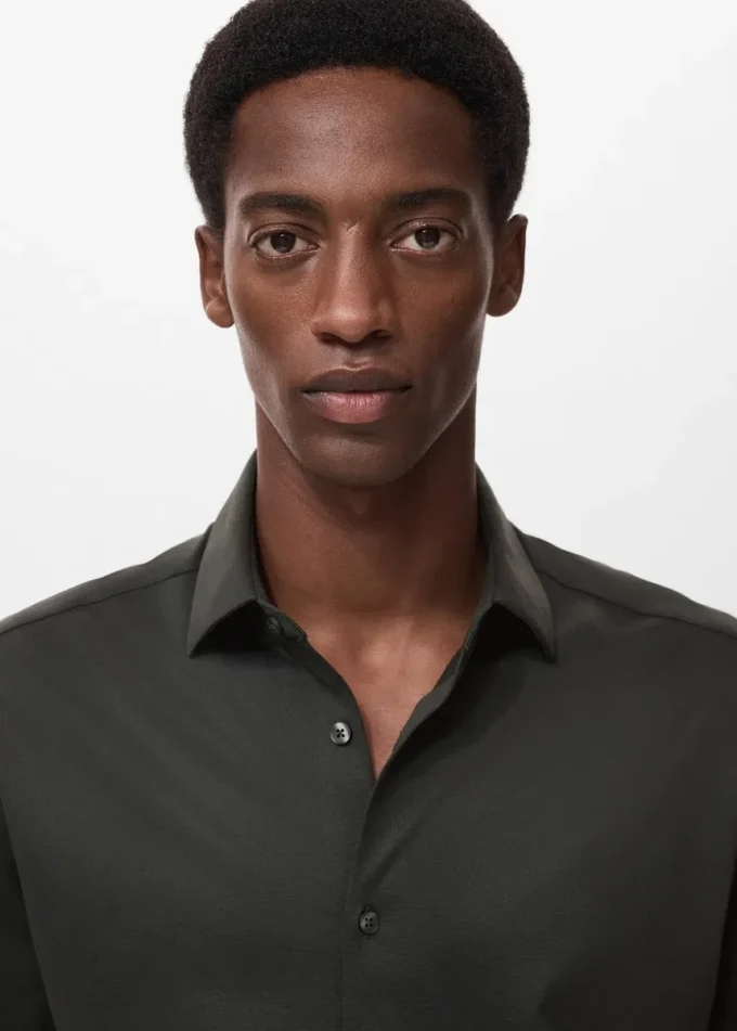 Wygodna, nie wymagająca prasowania koszula z elastycznego materiału Wygodna, nie wymagająca prasowania koszula z elastycznego materiału