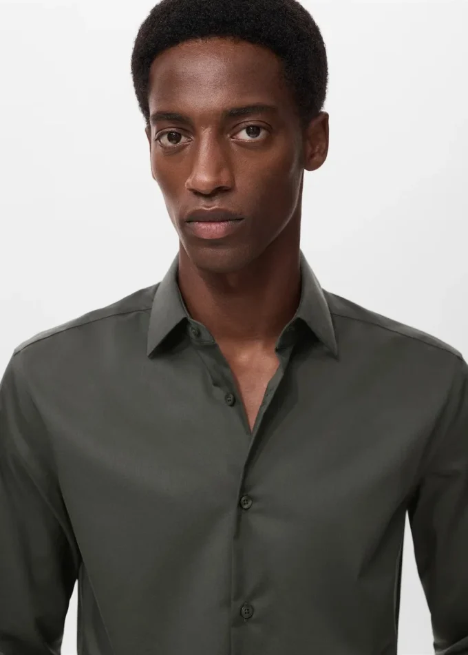 Wygodna, nie wymagająca prasowania koszula z elastycznego materiału Wygodna, nie wymagająca prasowania koszula z elastycznego materiału