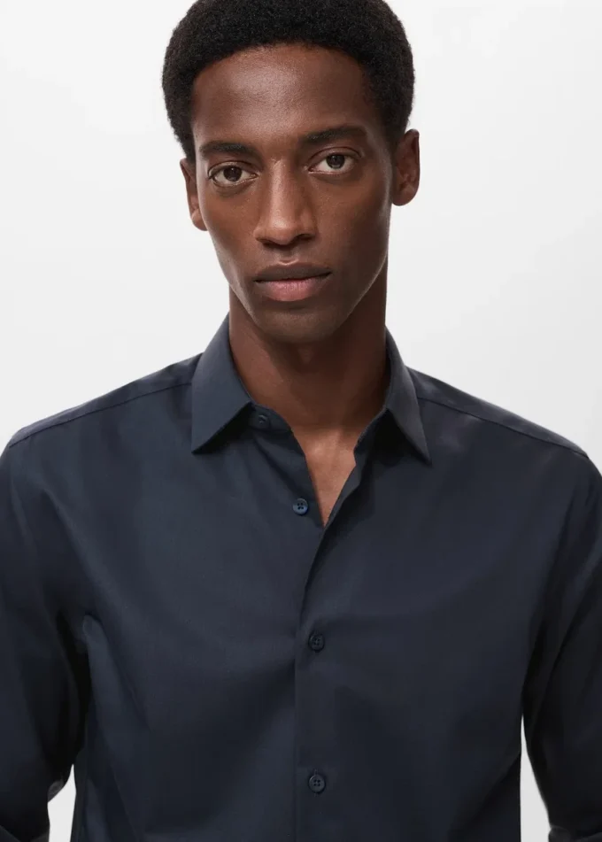 Wygodna, nie wymagająca prasowania koszula z elastycznego materiału Wygodna, nie wymagająca prasowania koszula z elastycznego materiału