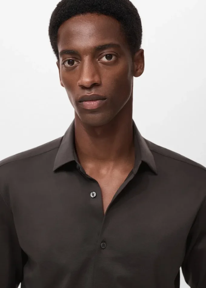 Wygodna, nie wymagająca prasowania koszula z elastycznego materiału Wygodna, nie wymagająca prasowania koszula z elastycznego materiału