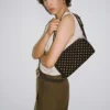 Zamszowa torba na ramię z oczkami Zamszowa torba na ramię z oczkami