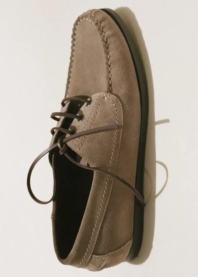 Zamszowe buty w stylu marynarskim Zamszowe buty w stylu marynarskim