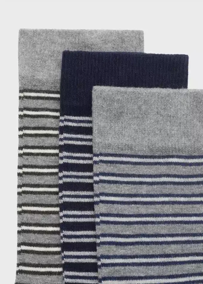 Zestaw 3 par skarpetek w różnych wzorach Zestaw 3 par skarpetek w różnych wzorach