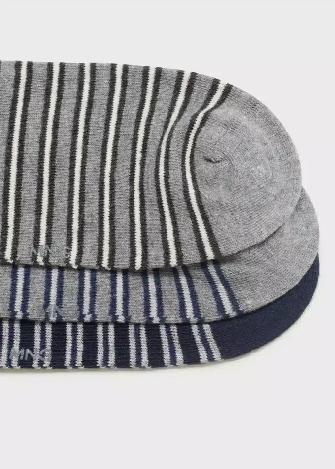 Zestaw 3 par skarpetek w różnych wzorach Zestaw 3 par skarpetek w różnych wzorach