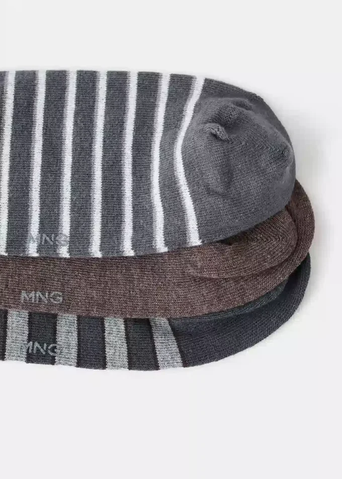 Zestaw 3 par skarpetek w różnych wzorach Zestaw 3 par skarpetek w różnych wzorach